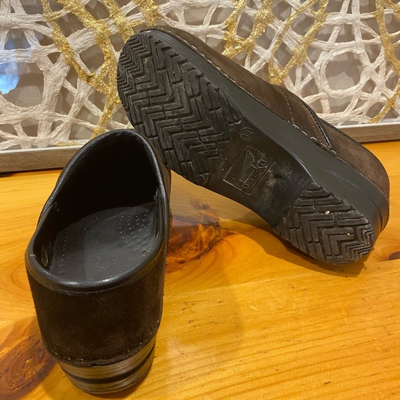 Dansko Brown Clog Women's EUR Sz 39 / U.S. 8.5-9. - Picture 4 of 5